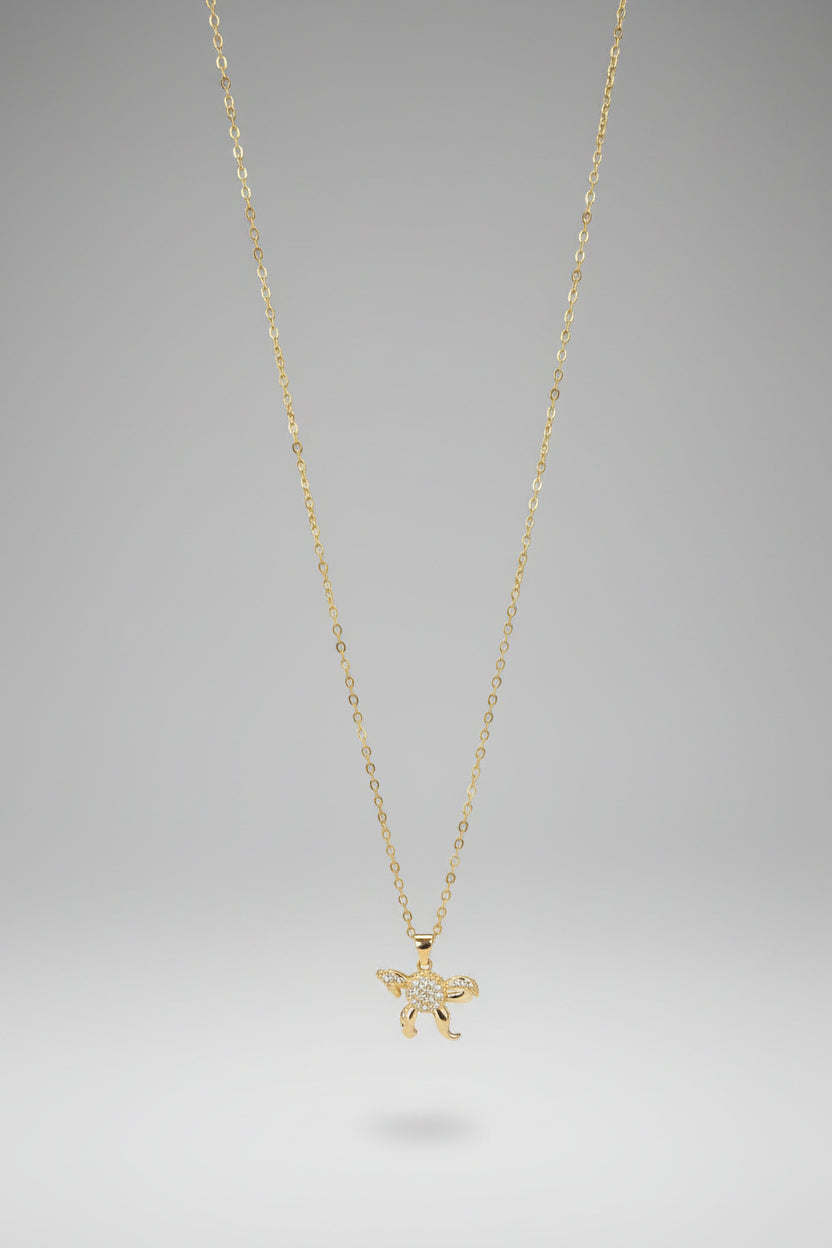 Collar con Dije – Brillo y Elegancia en Tono Dorado