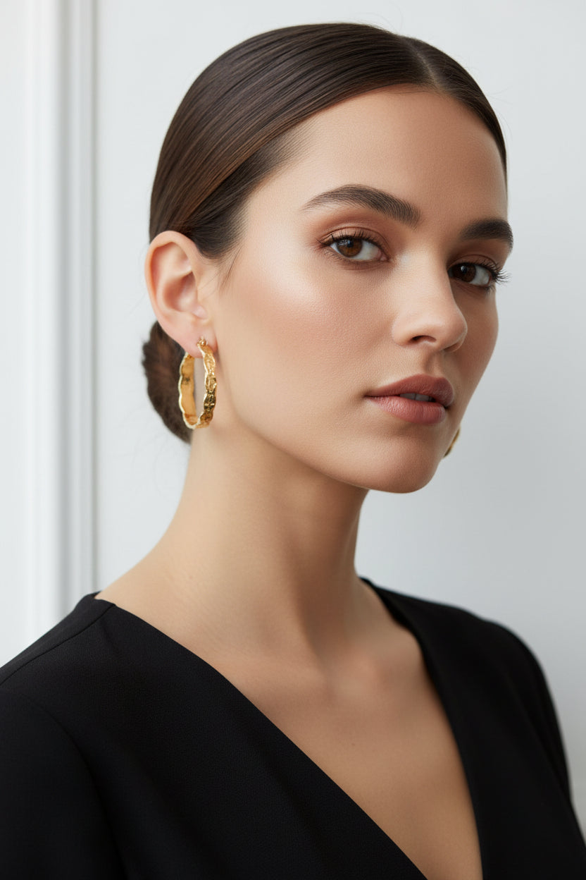 Aretes Ondulado Dorado – Clásico Textura y Brillo